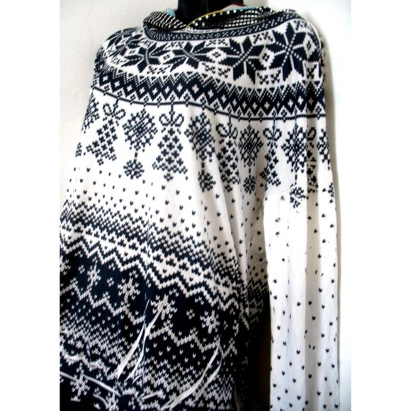 Blumin Apparel Women's Black/White Hoodie Sweatshirt with beading, Size Medium - Picture 2 of 7